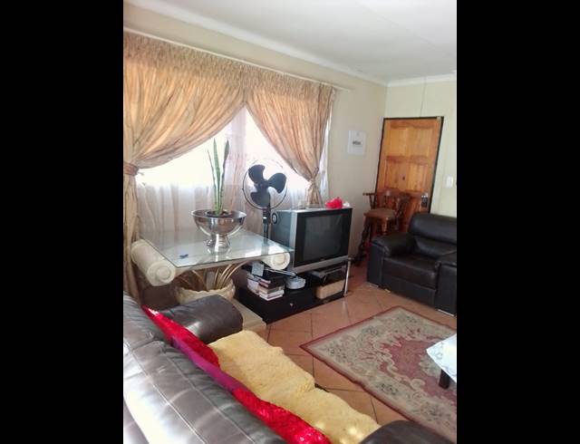 3 BEDROOM HOUSE FOR SALE IN THE ORCHARDS